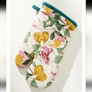 Set of 2! Anthropologie Holly and Pear Oven Mitts